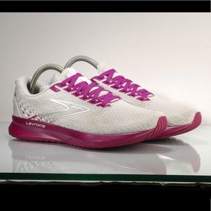 Size 9 | BROOKS levitate 5 Women Cushion Shoe 120357-003. Walking Cushion